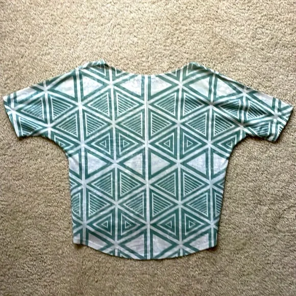 Patterned High-Low Shirt - Picture 2 of 2